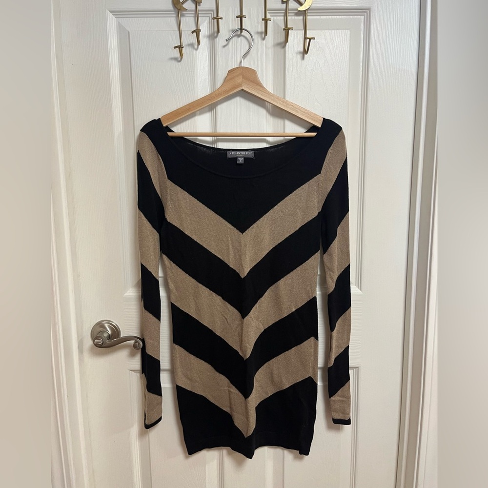 A Pea in the Pod Black and Tan Fitted Blouse